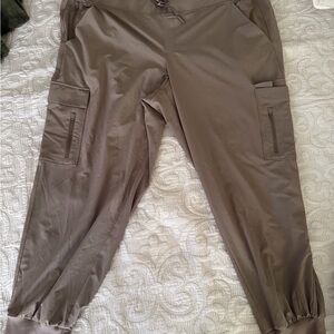 Women’s cargo joggers